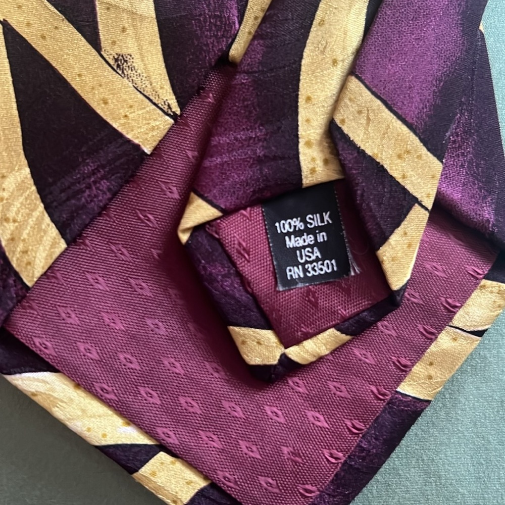 100% Silk Vintage Gallery Collection by Christina Desireé, Amazon Tree Frog Tie - Picture 7 of 7